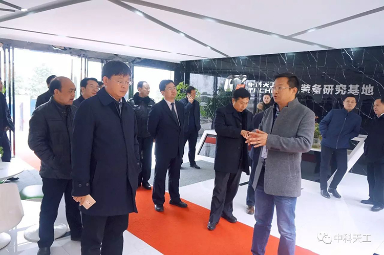 沙洋縣縣委書記率“四大家”領導蒞臨中科天工考察交流01.jpg 沙洋縣縣委書記率“四大家”領導蒞臨中科天工考察交流01.jpg