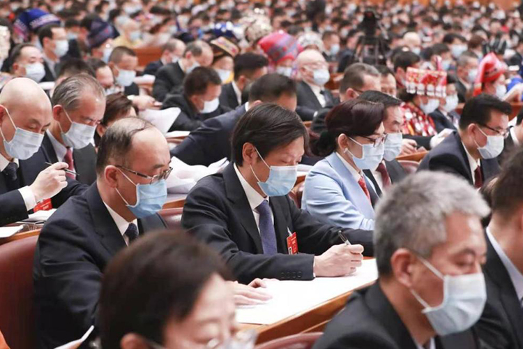 全國人大代表雷軍:政府工作報(bào)告向全社會(huì)傳遞出了強(qiáng)烈信心.jpg 全國人大代表雷軍:政府工作報(bào)告向全社會(huì)傳遞出了強(qiáng)烈信心.jpg