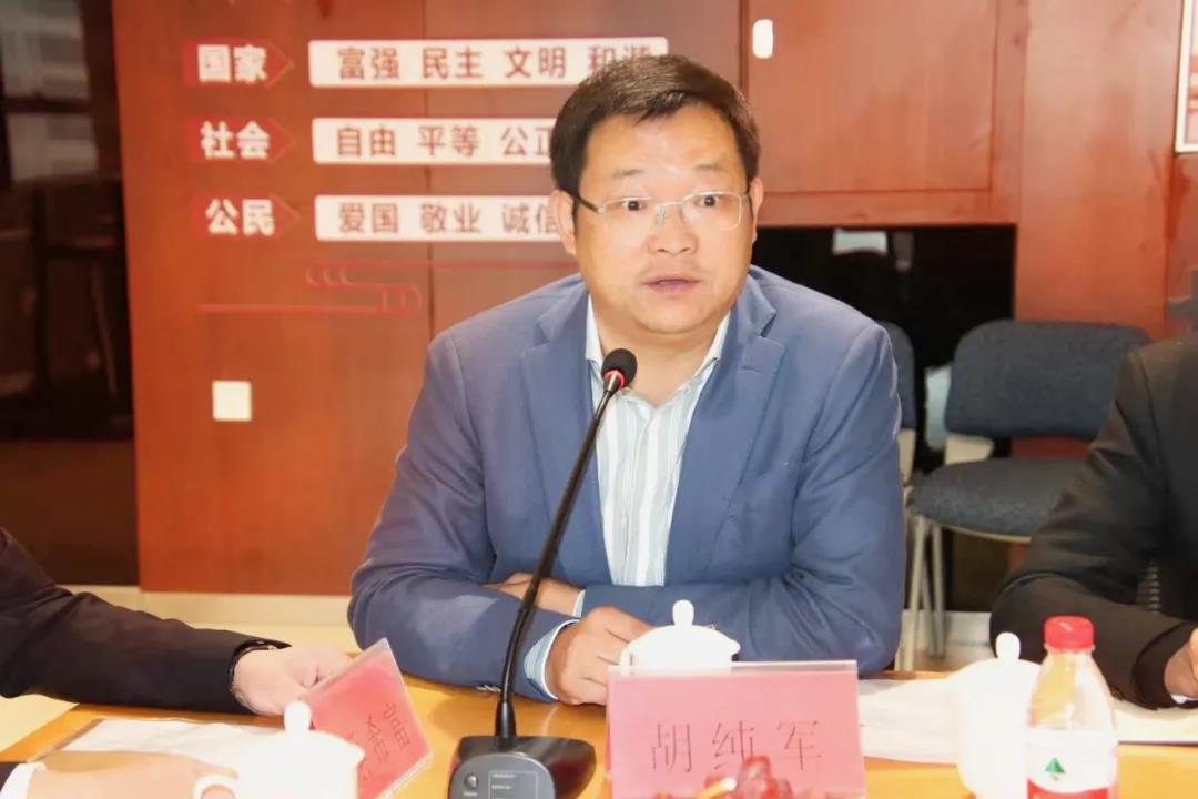 胡總發(fā)言.jpg 胡總發(fā)言.jpg