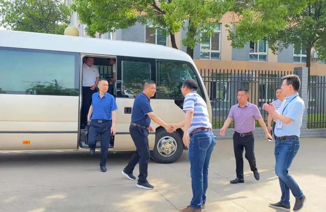 接待.jpg 接待.jpg